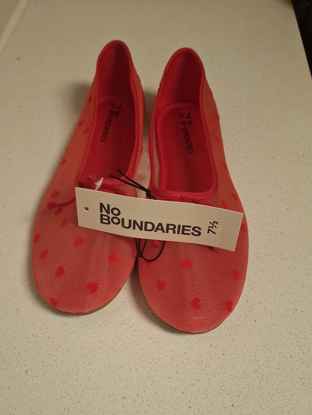 No Boundaries Girls' Red Heart Print Slip-On Flats. 7.5
